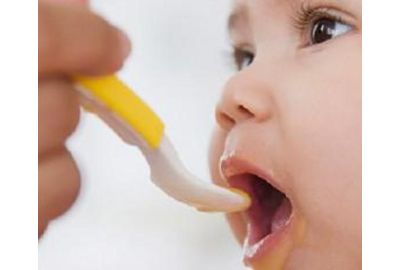 Feeding baby - Hunger in Supporter Sitter