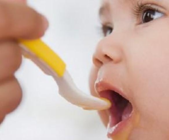 Feeding baby - Hunger in Supporter Sitter